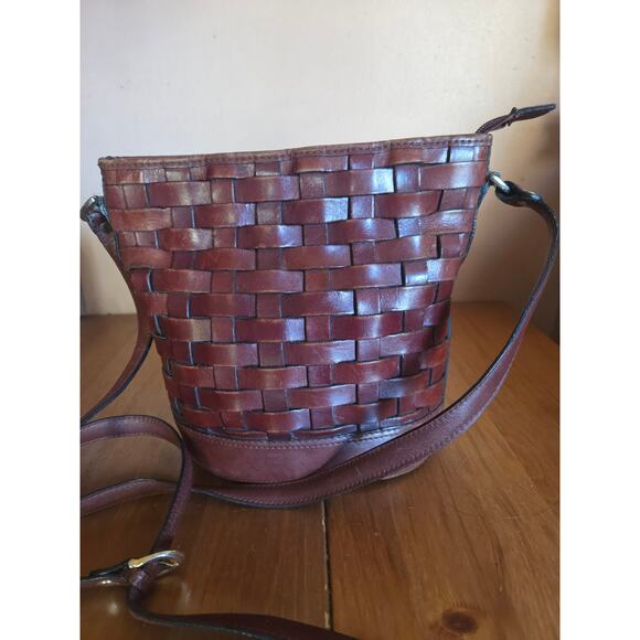Vintage Etienne Aigner Basket Weave Leather Bucket Style Shoulder Bag - Picture 1 of 6